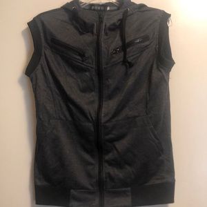 Sleeveless hooded jacket